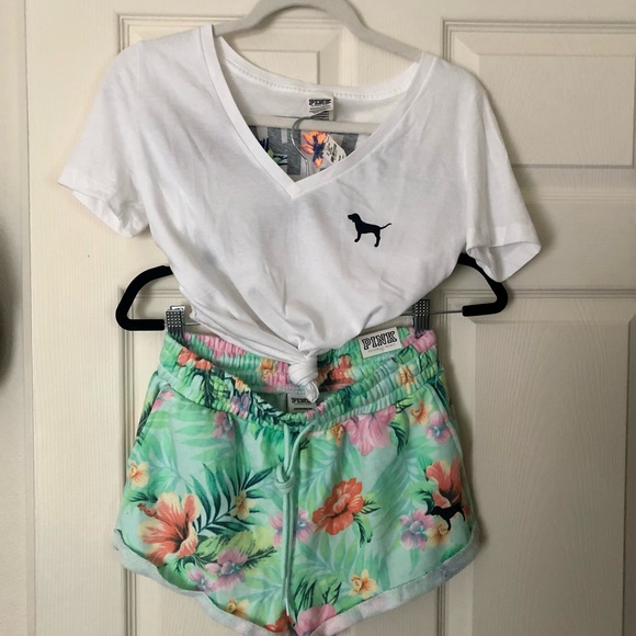 🌺🌴PINK VS Shorts🌺🌴 - Picture 3 of 16